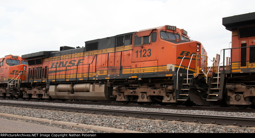 BNSF 1123